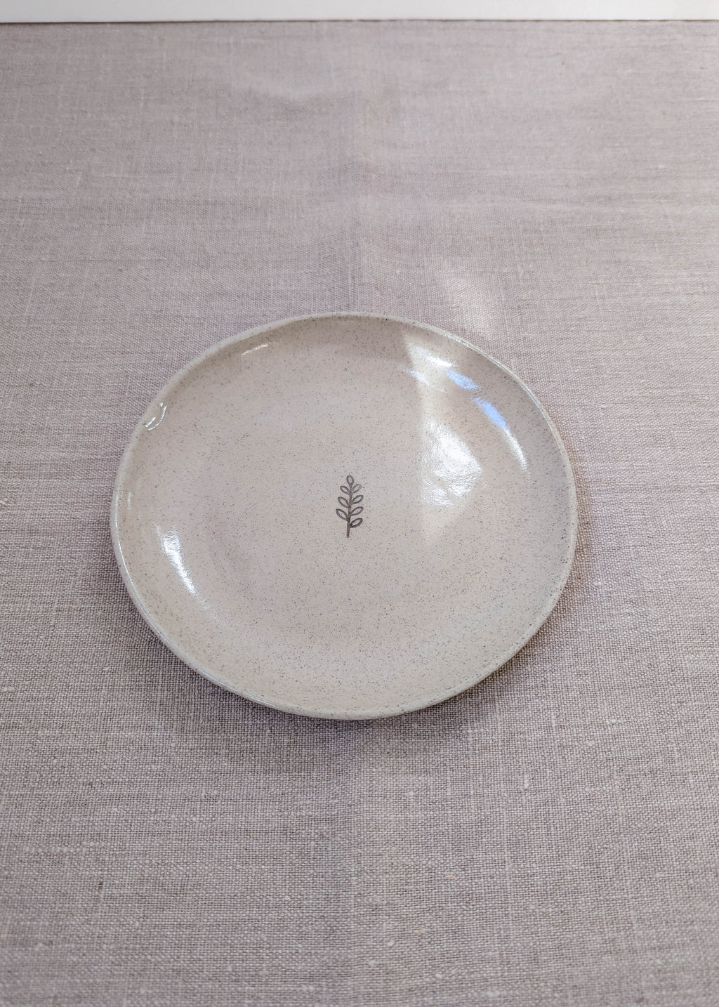 Speckled leaf plate 17 cm