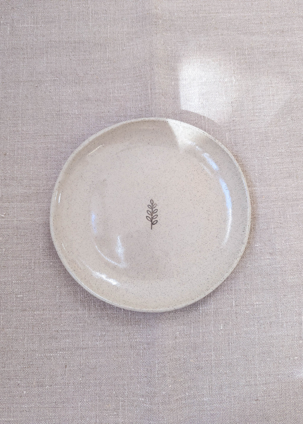 Speckled leaf plate 17 cm