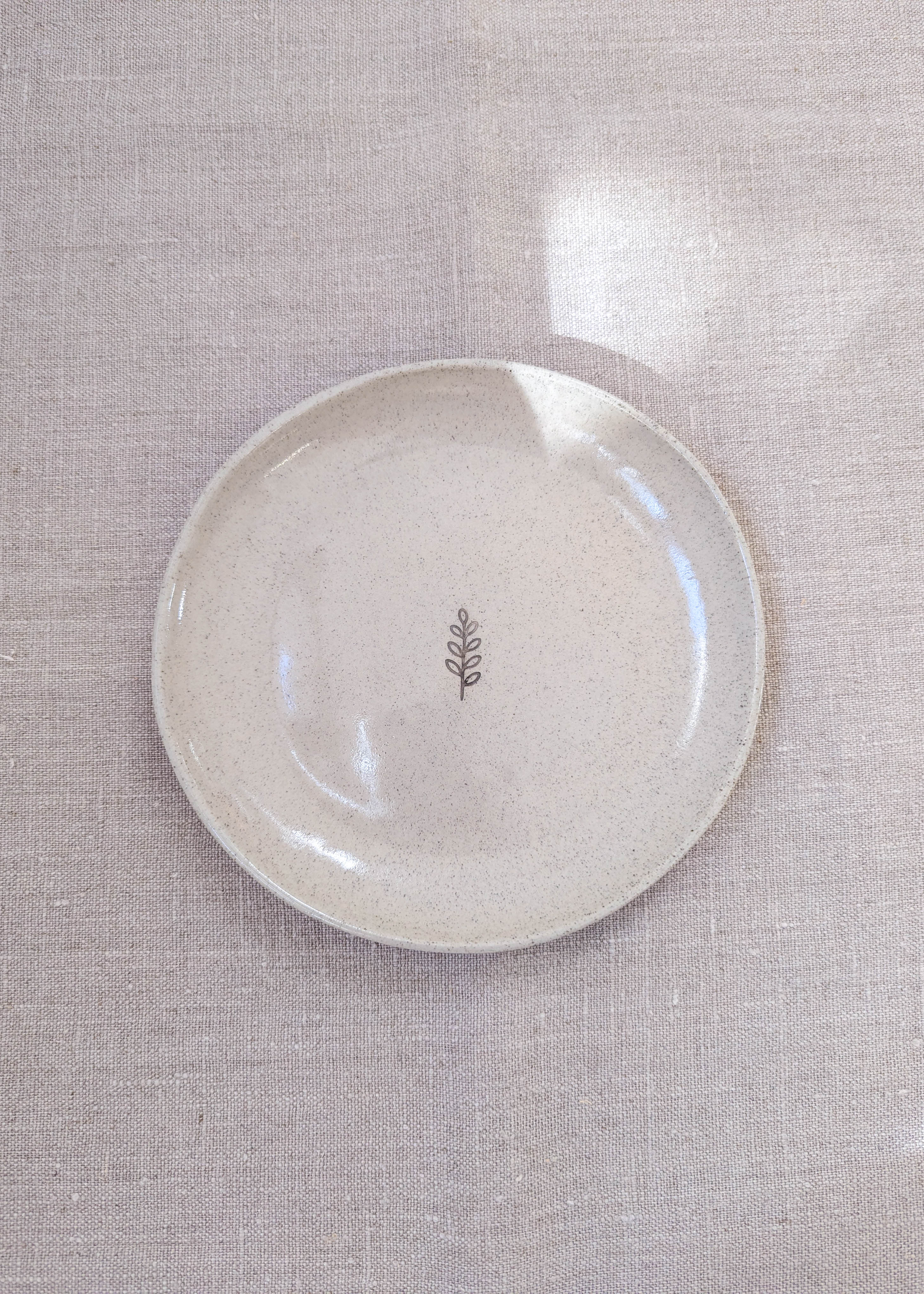 Speckled leaf plate 17 cm