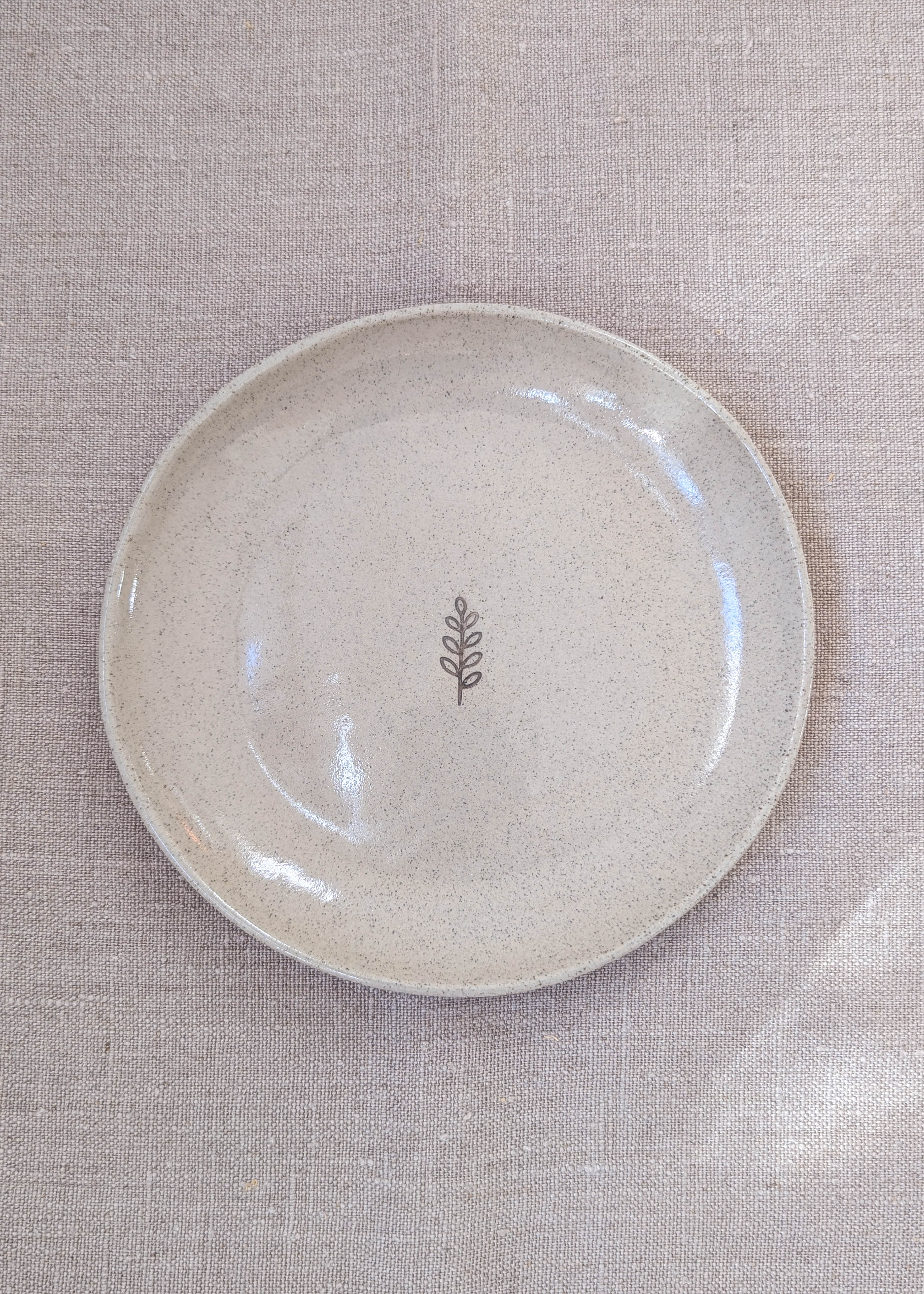 Speckled leaf plate 17 cm