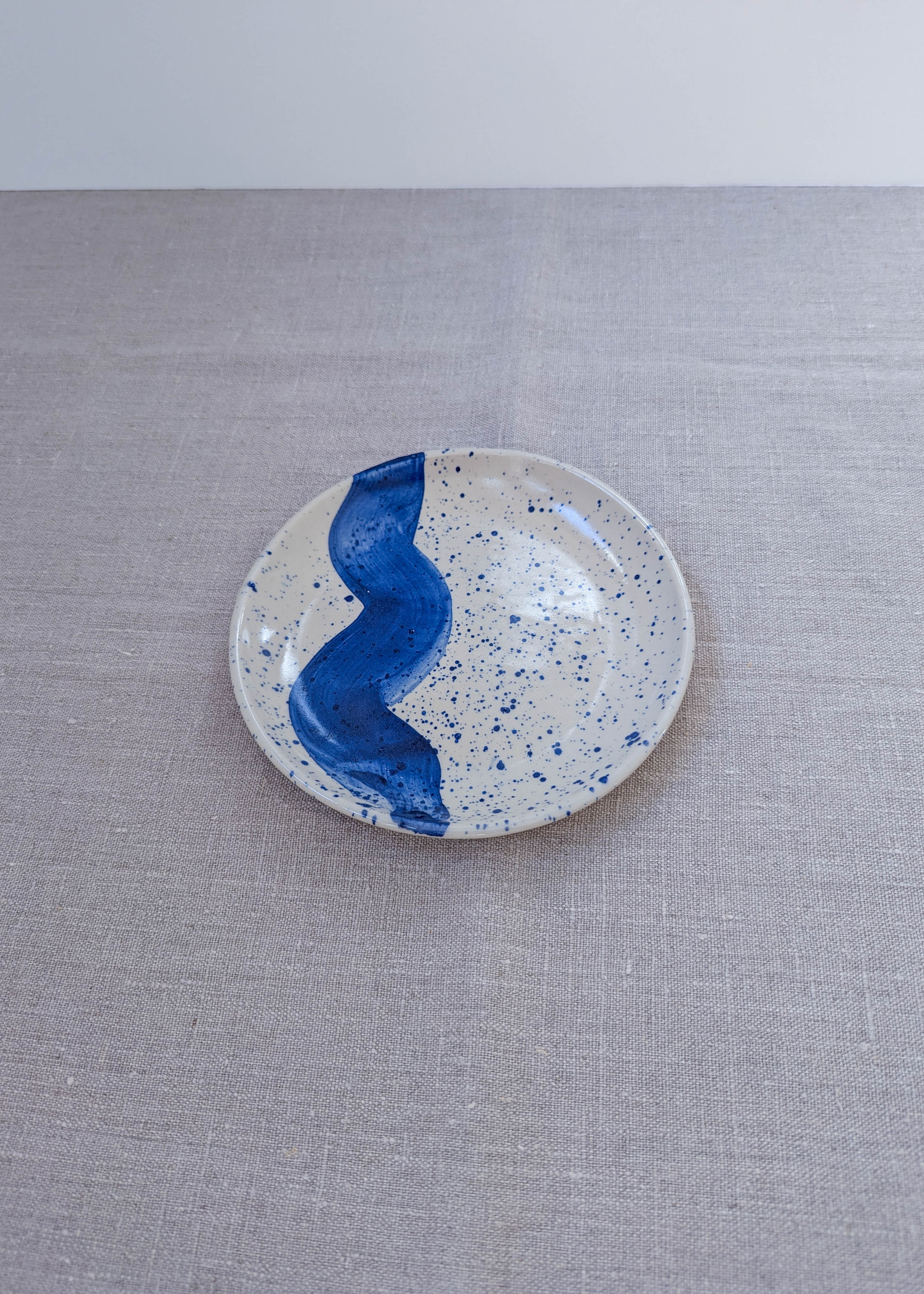 Abstract brush stroke plate 17 cm