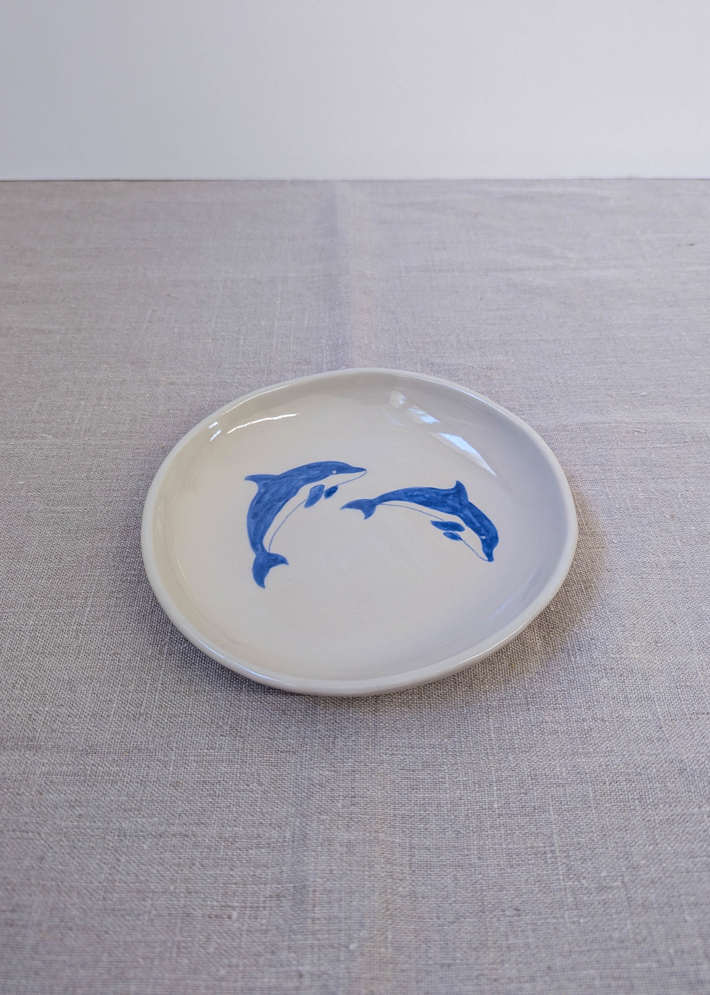 Dolphin plate 18 cm