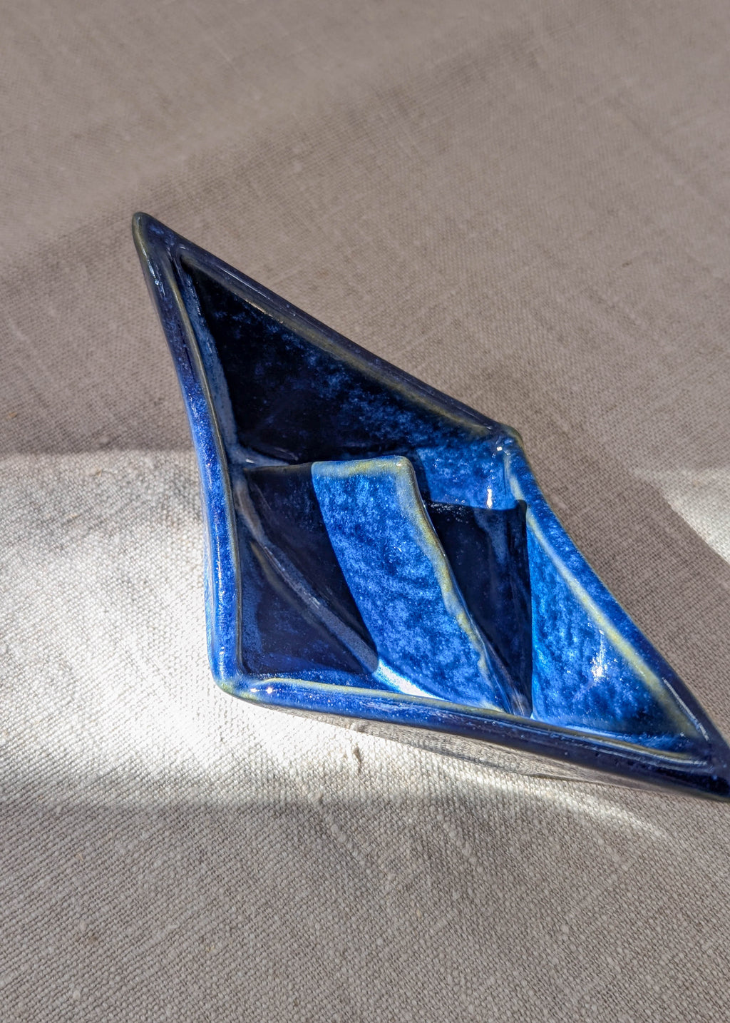 Ceramic paper boat - blue