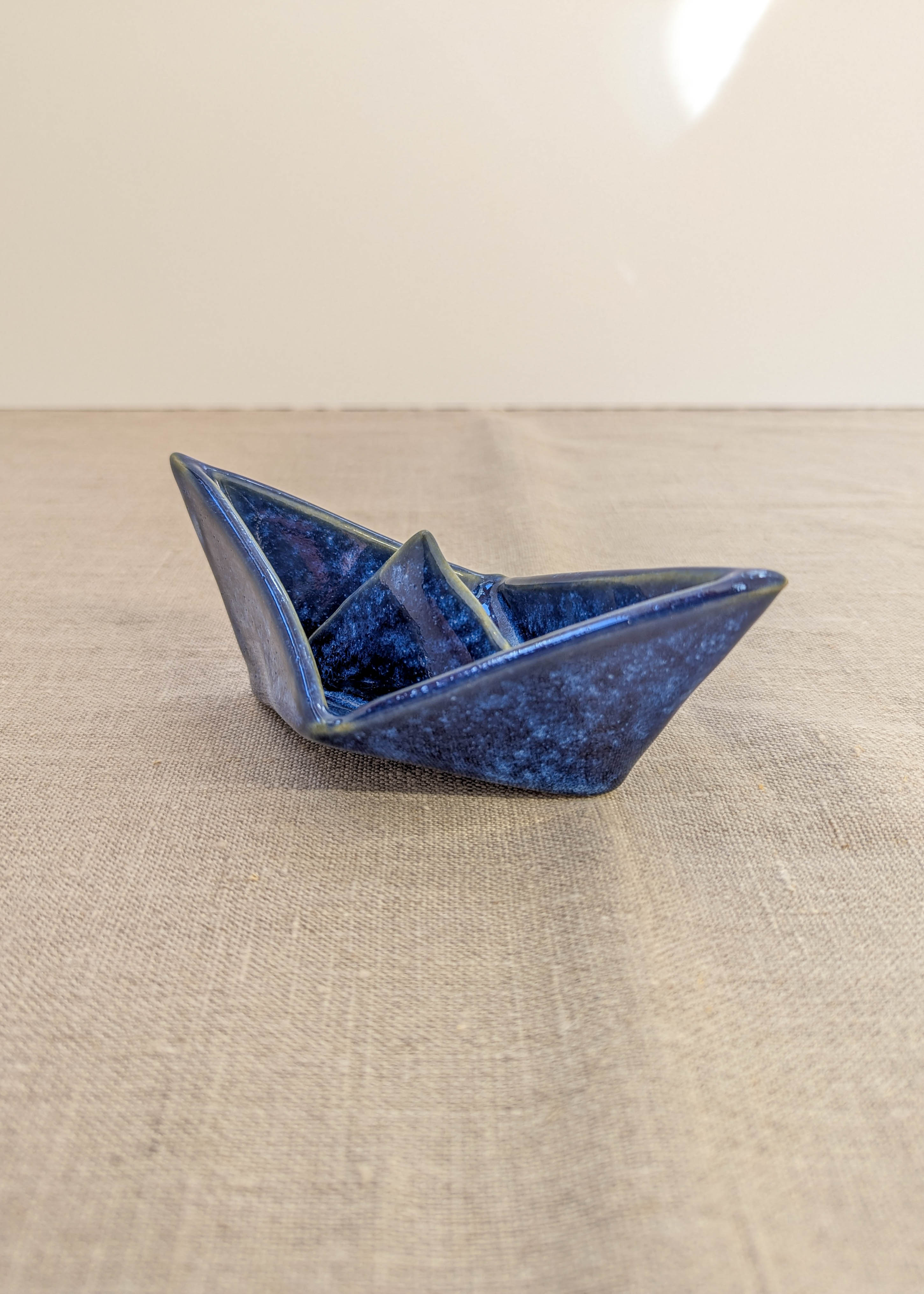 Ceramic paper boat - blue