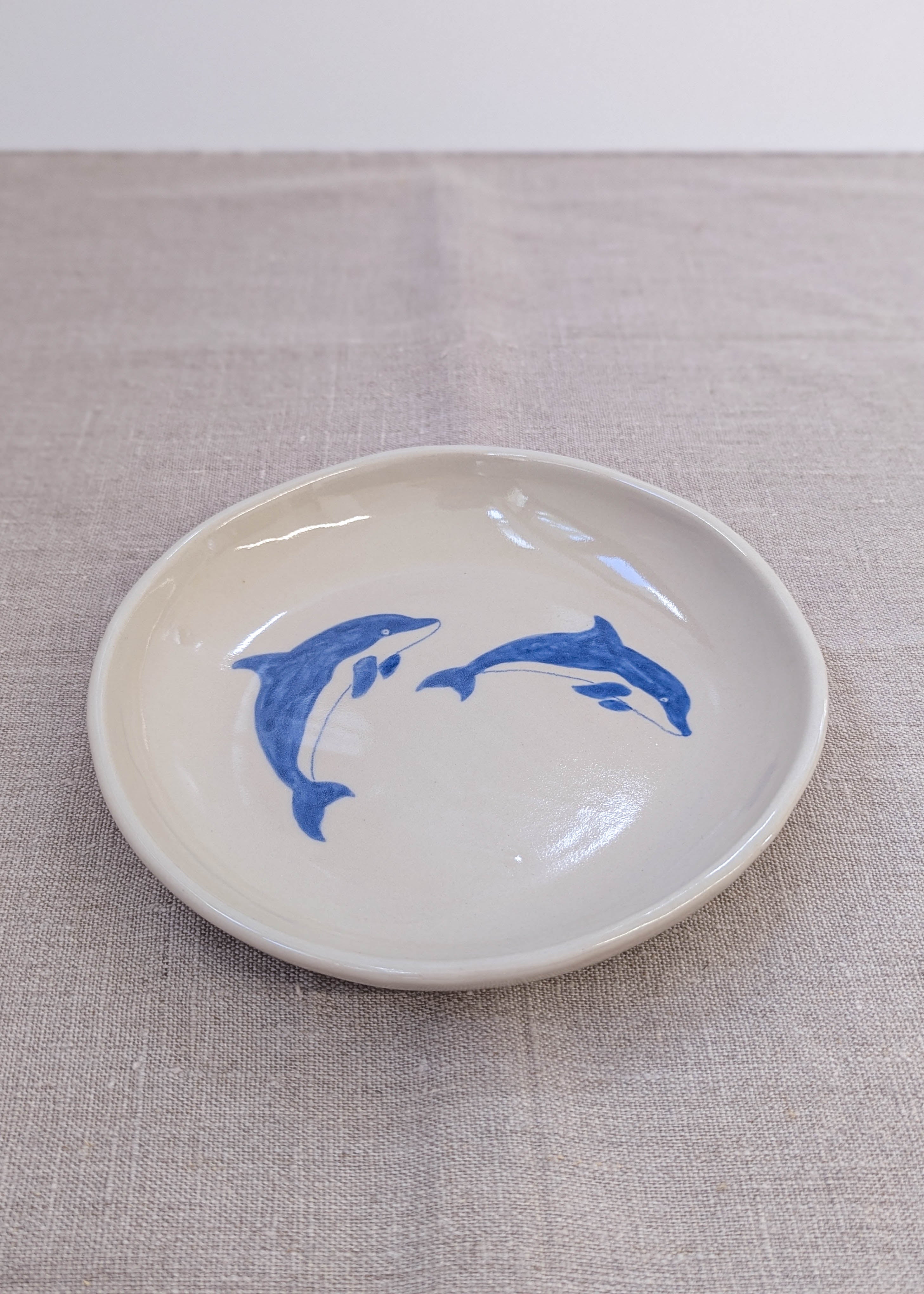 Dolphin plate 18 cm