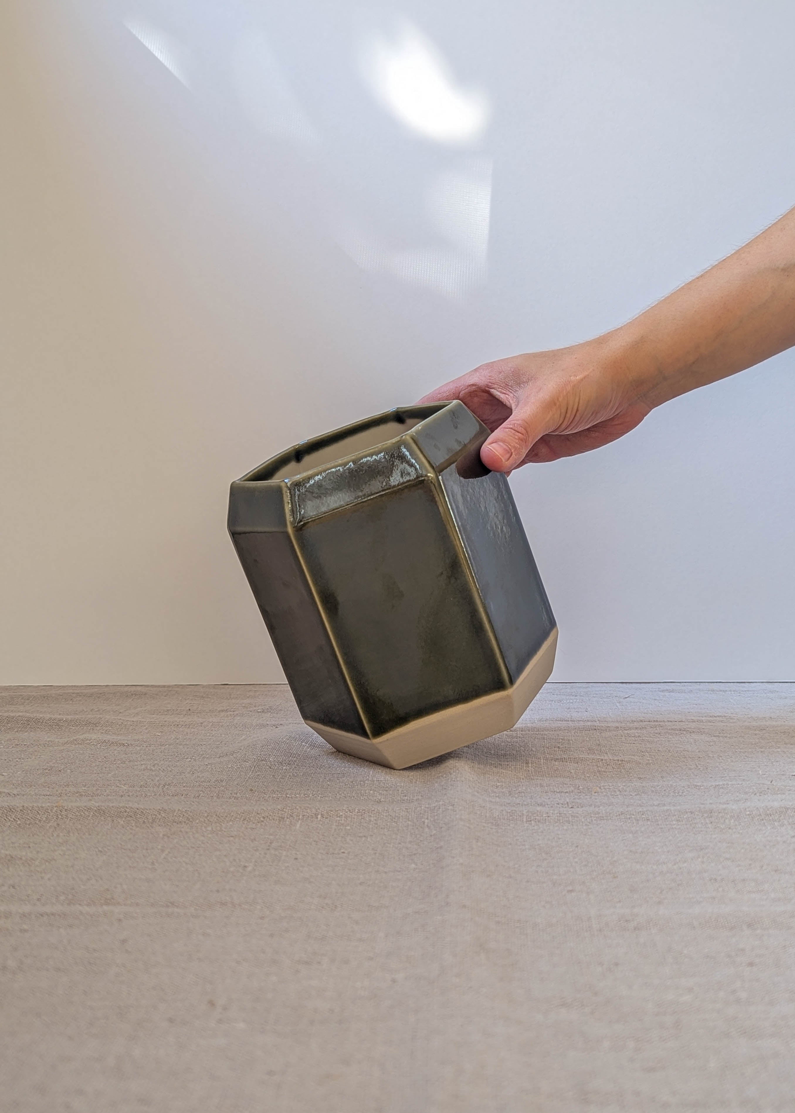 Hexagon utensil pot - olive