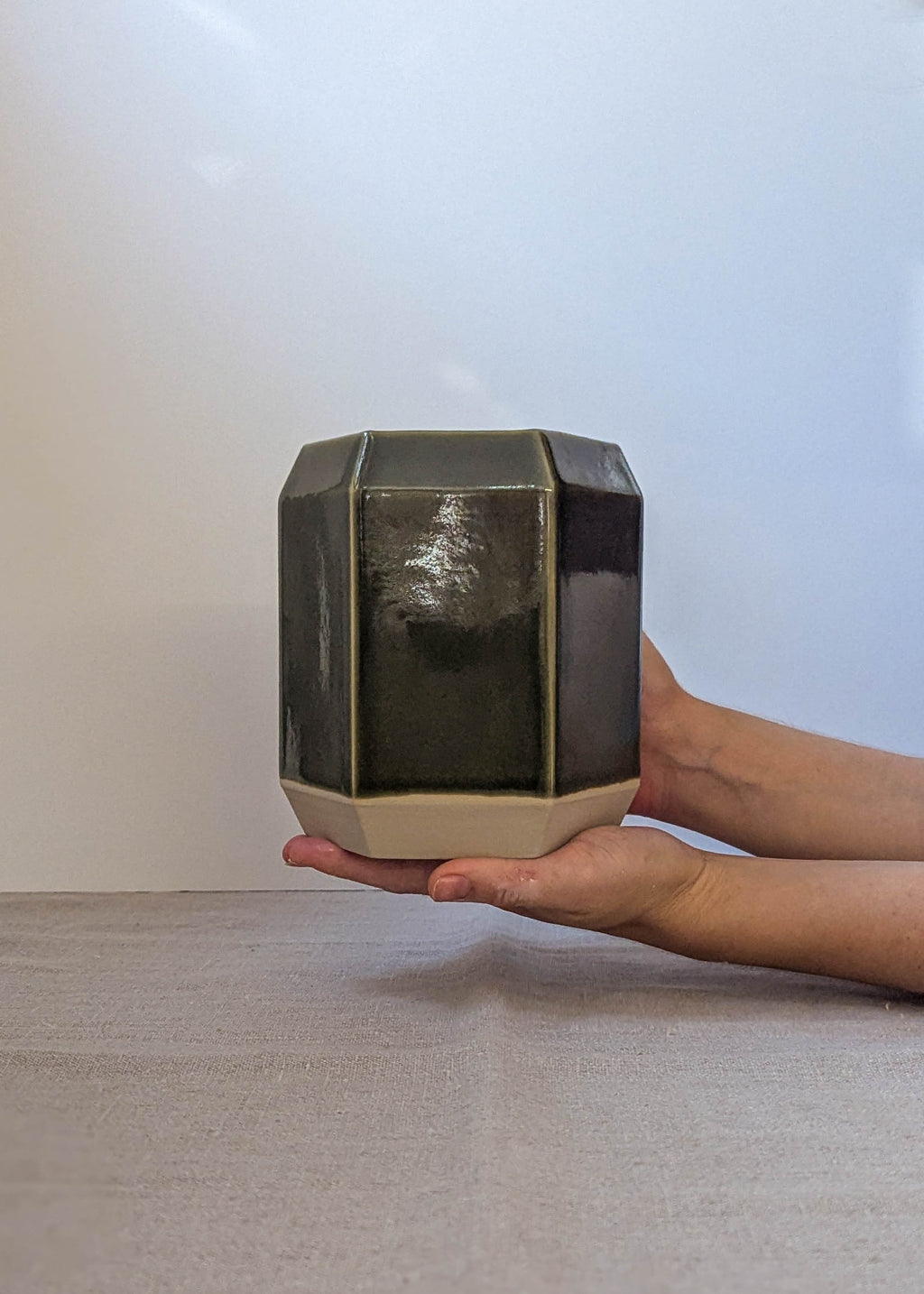 Hexagon utensil pot - olive