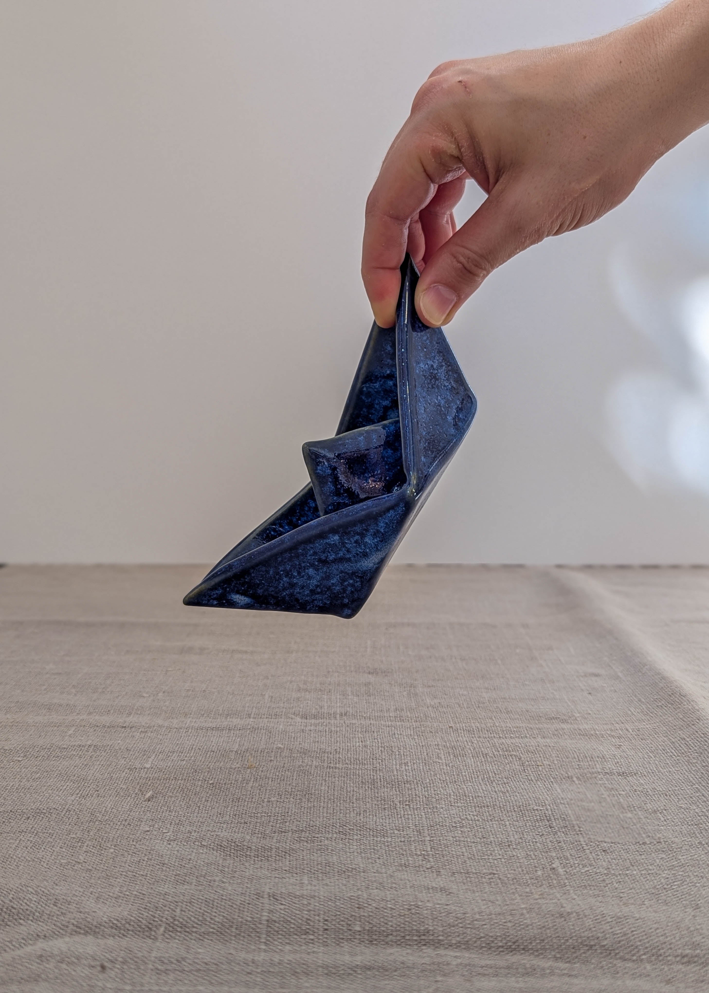 Ceramic paper boat - blue