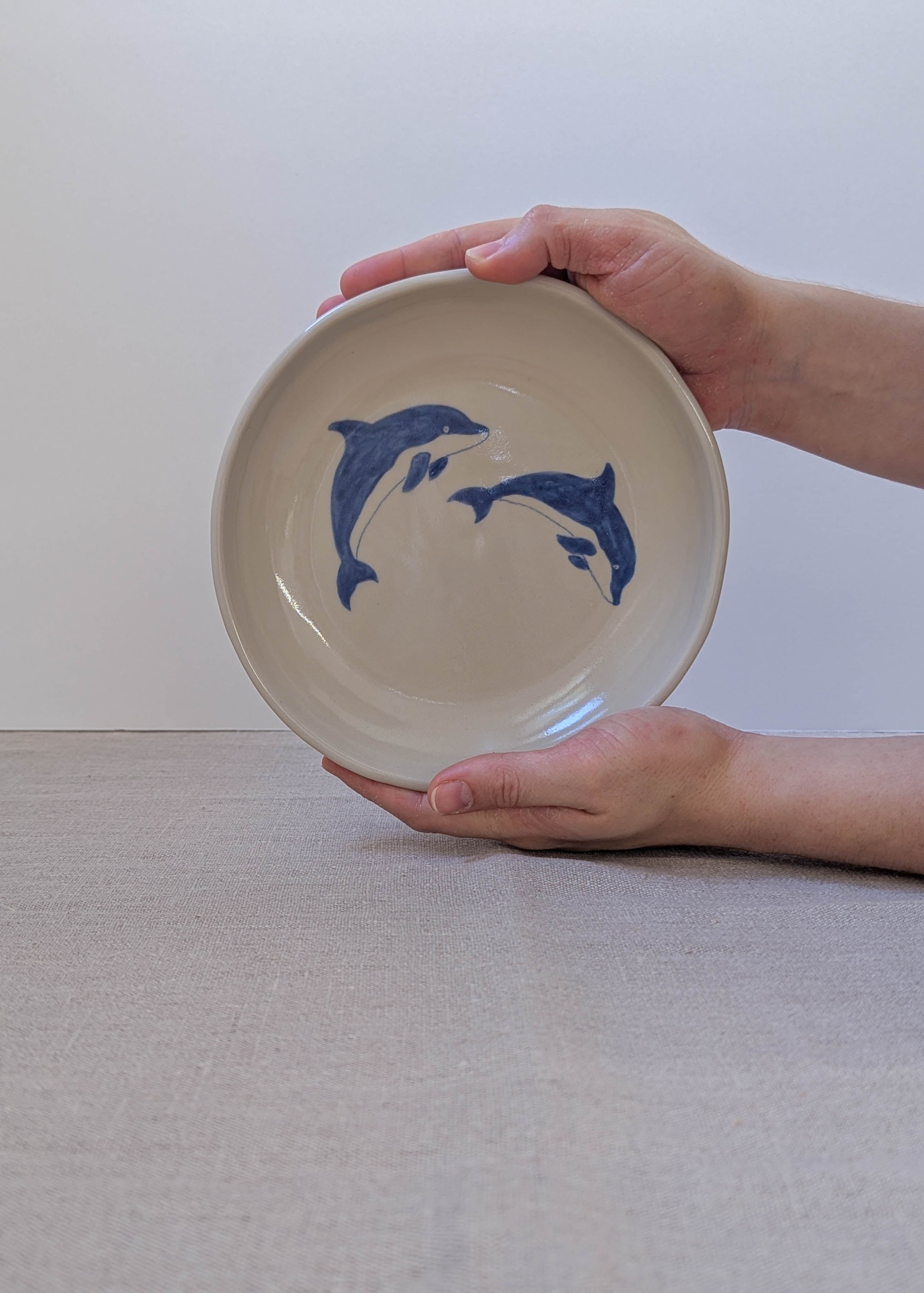 Dolphin plate 18 cm