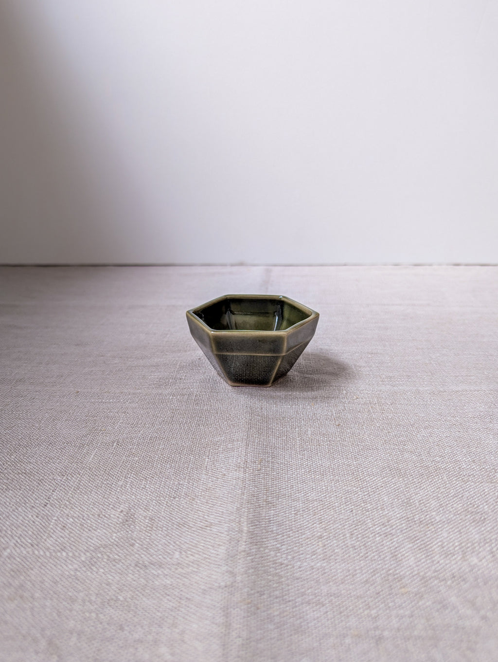 Hexagon sauce cup 8 cm - olive