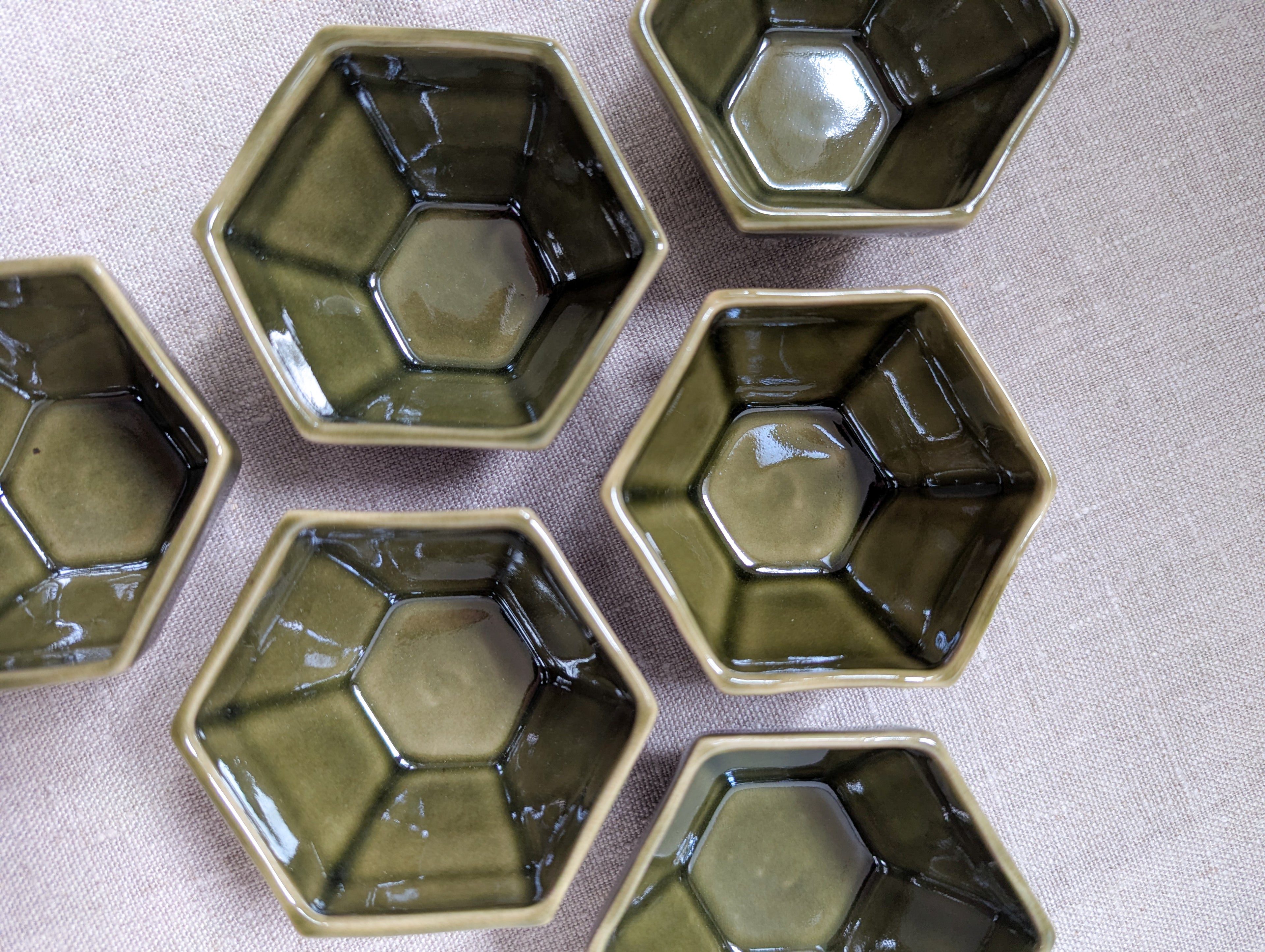 Hexagon sauce cup 8 cm - olive