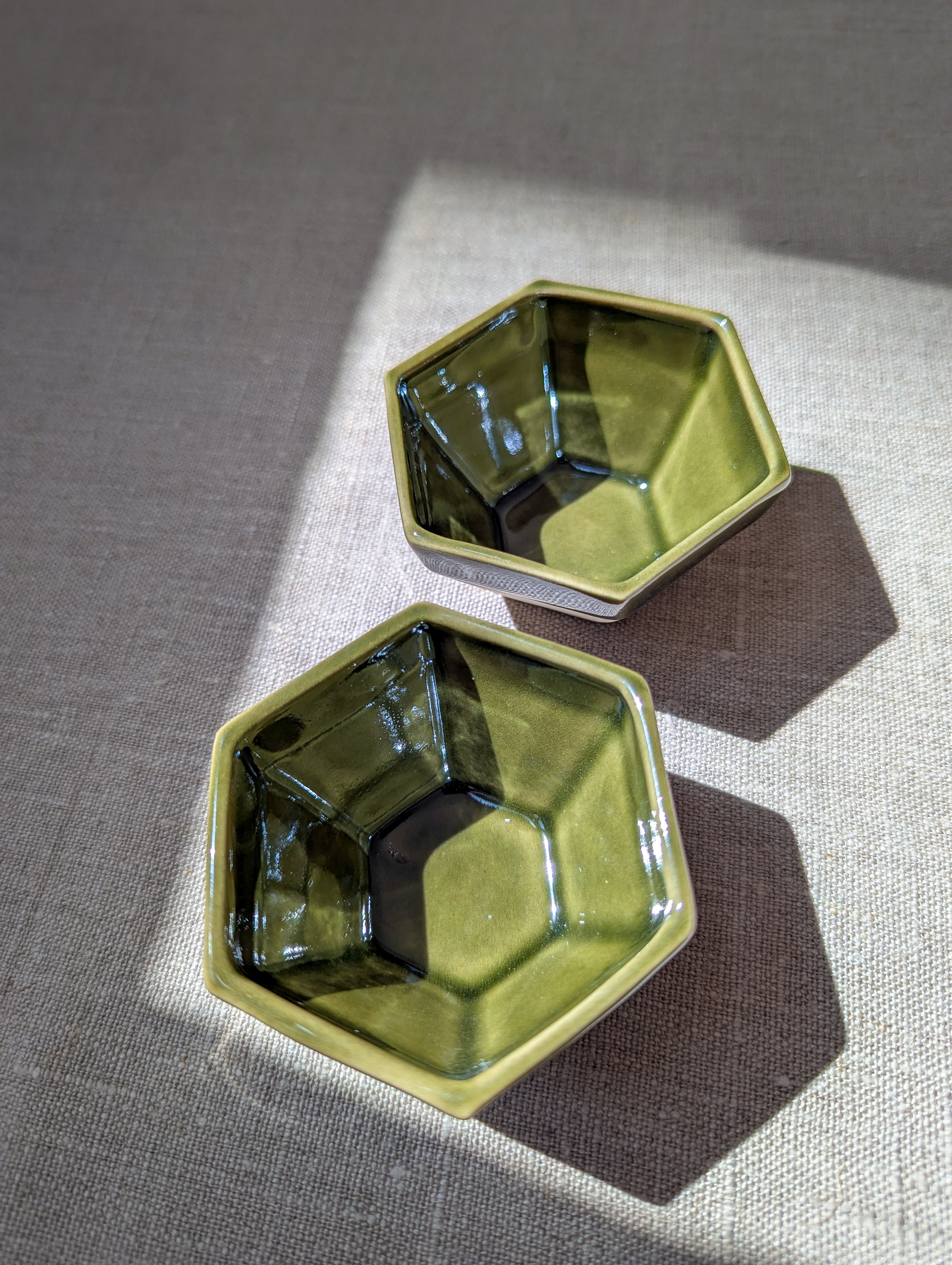 Hexagon sauce cup 8 cm - olive