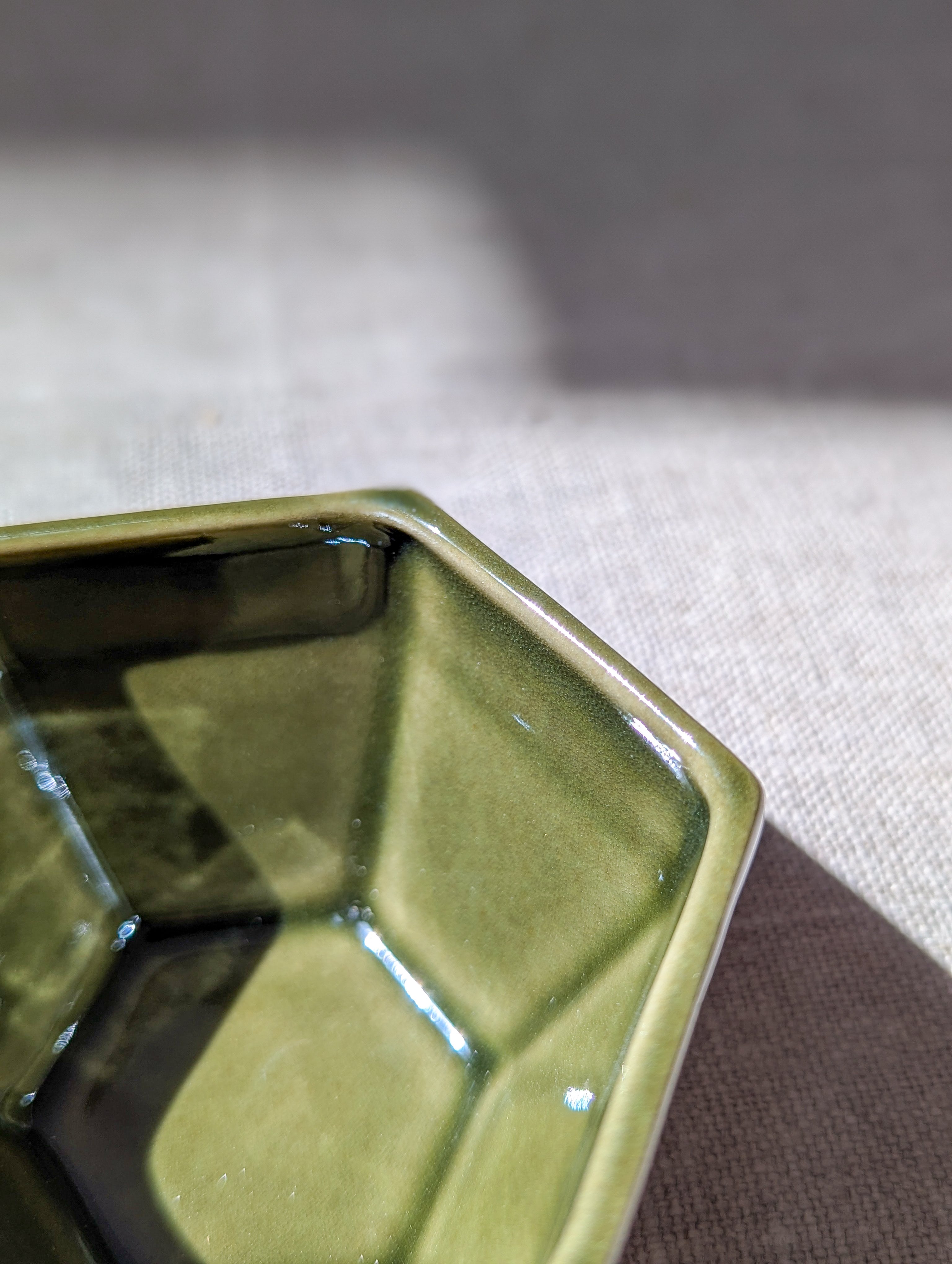 Hexagon sauce cup 8 cm - olive