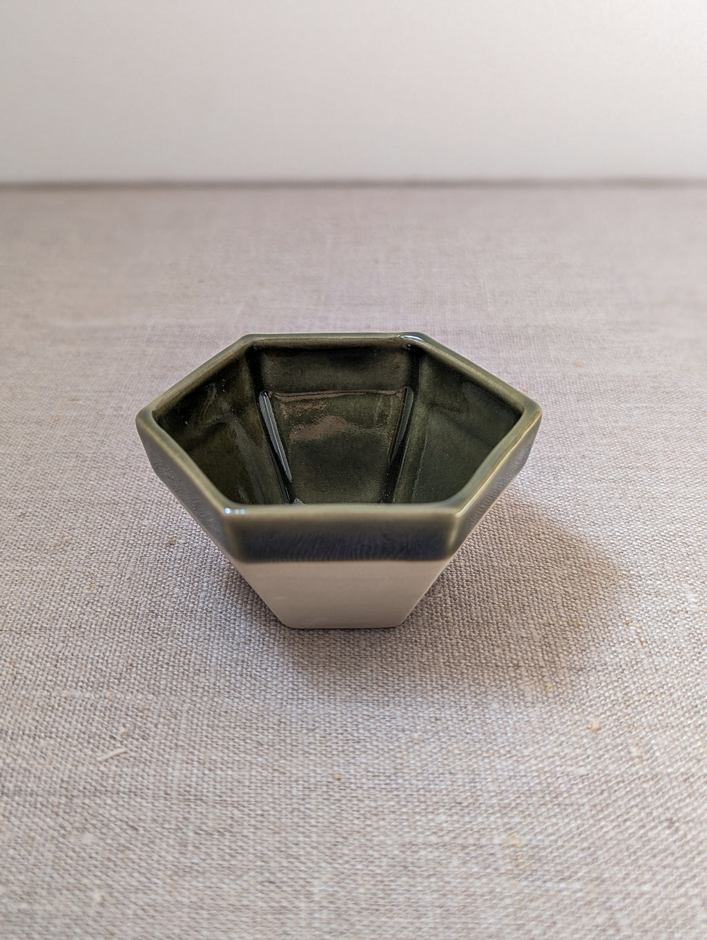 Hexagon sauce cup 8 cm - olive