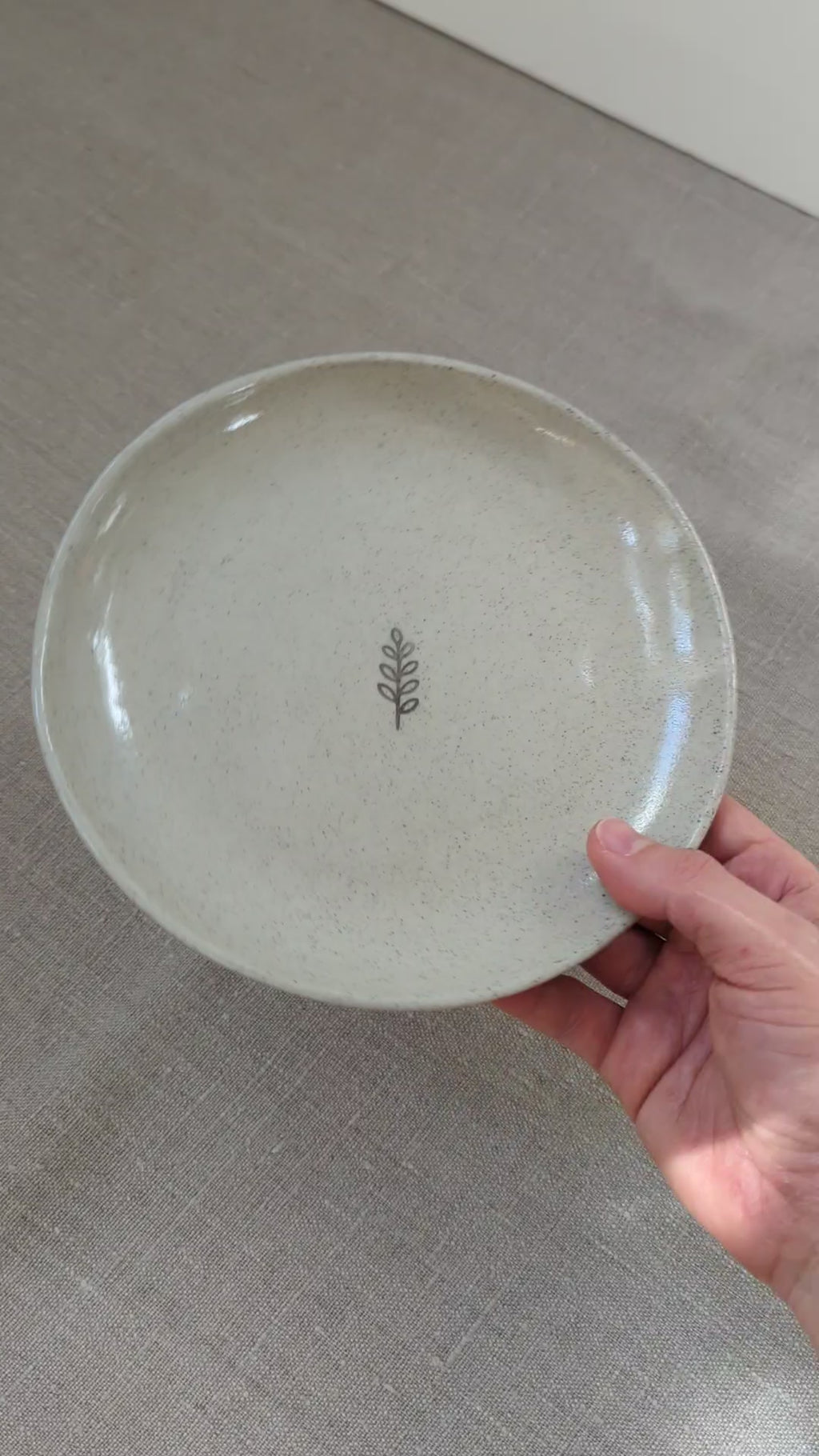Speckled leaf plate 17 cm