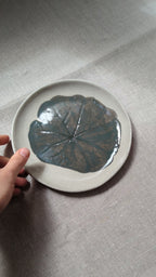 Speckled leaf plate 17 cm