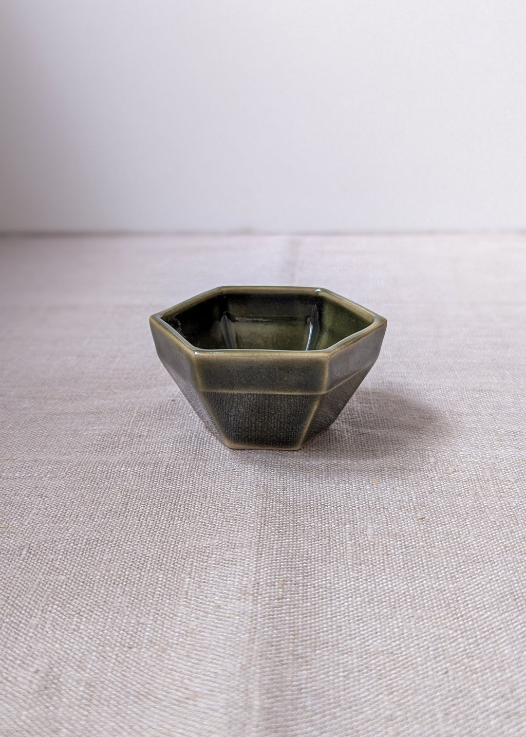 Hexagon sauce cup 8 cm - olive
