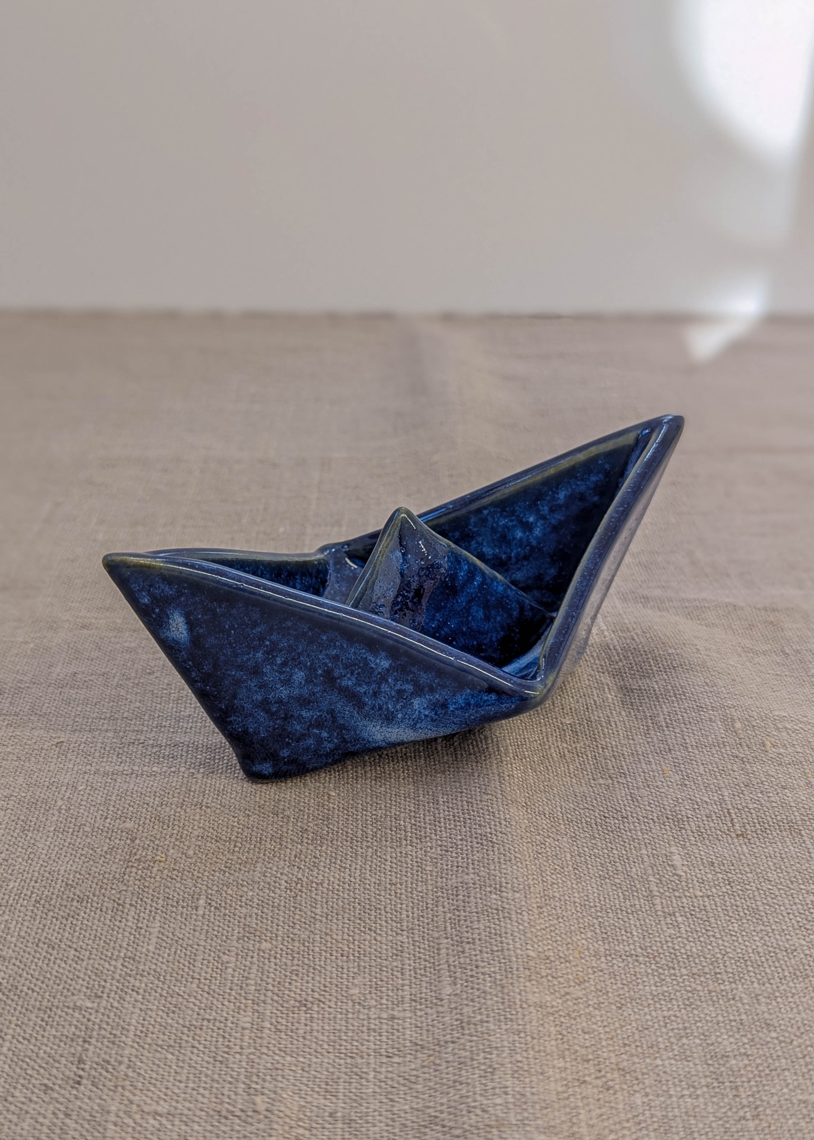 Ceramic paper boat - blue