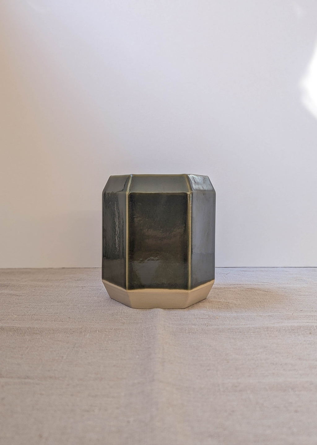 Hexagon utensil pot - olive