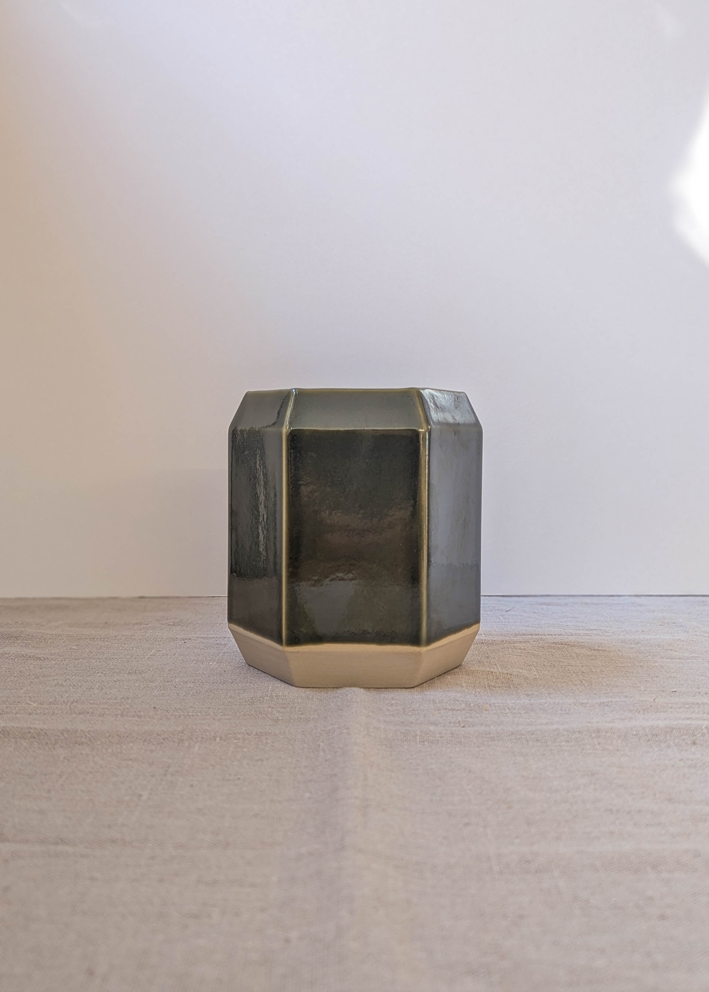 Hexagon utensil pot - olive